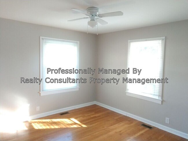 Building Photo - 2115 Hubbard St