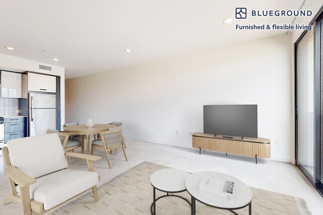 Foto del edificio - 10810 Palms Blvd