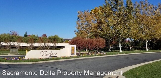 Building Photo - 3 br, 2.5 bath House - 2085 Ladera Drive