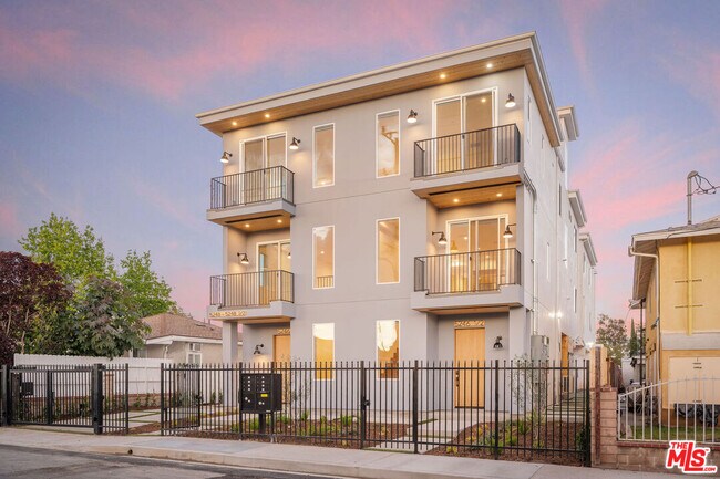Foto del edificio - 5246 Auckland Ave