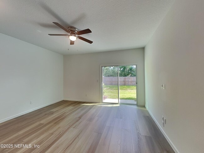 Building Photo - 626 Holly Lks Dr