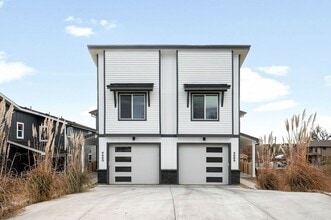 Building Photo - 4656 W 9th Ave