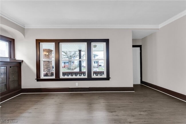 Building Photo - 10106 Greenview Ave