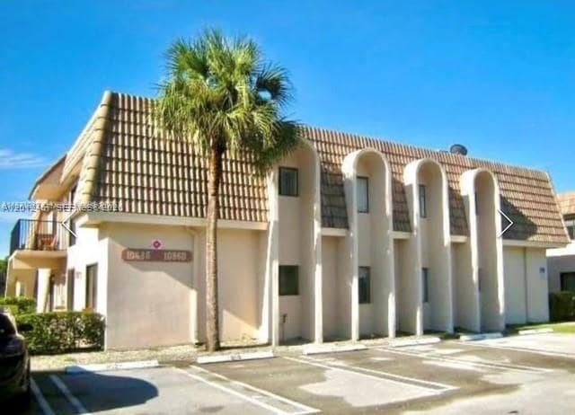 Foto del edificio - 10916 Royal Palm Blvd