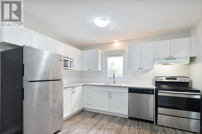 Building Photo - 217 Martinet Ave