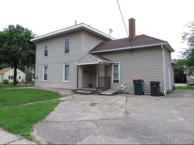 Building Photo - 404 6th St SE