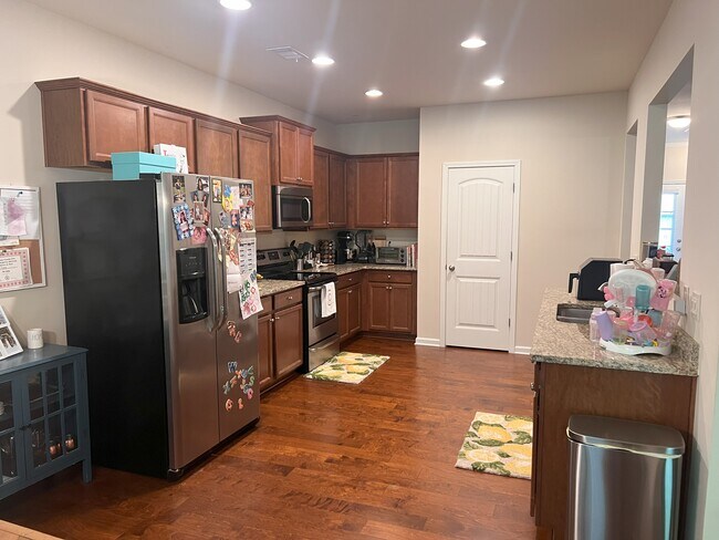 Foto del edificio - 403 Franklin Ln