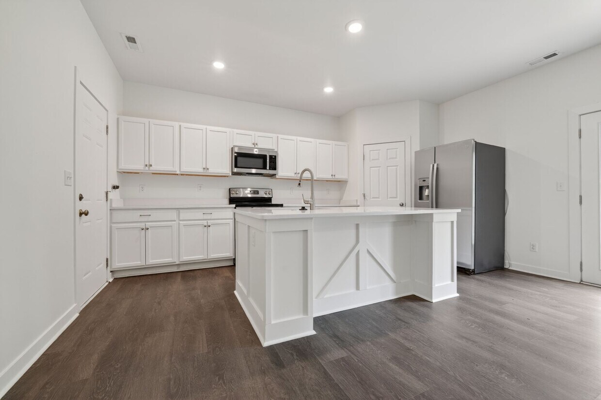 225-229 W 3rd St - 225-229 W 3rd St