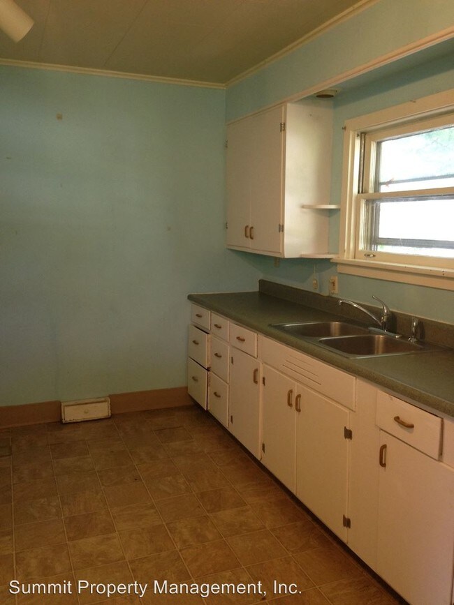 Building Photo - 4 br, 2 bath House - 423 W. Central Avenue