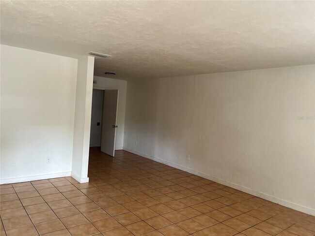 Building Photo - 2629 SW 31st Pl