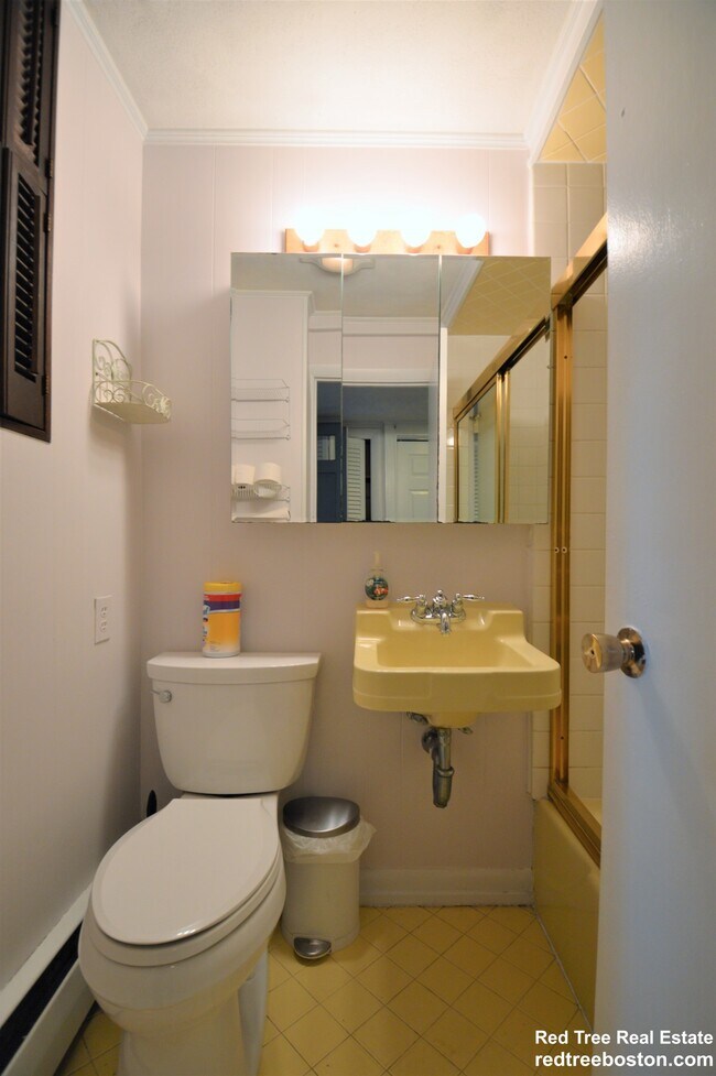Building Photo - 252 Tappan St