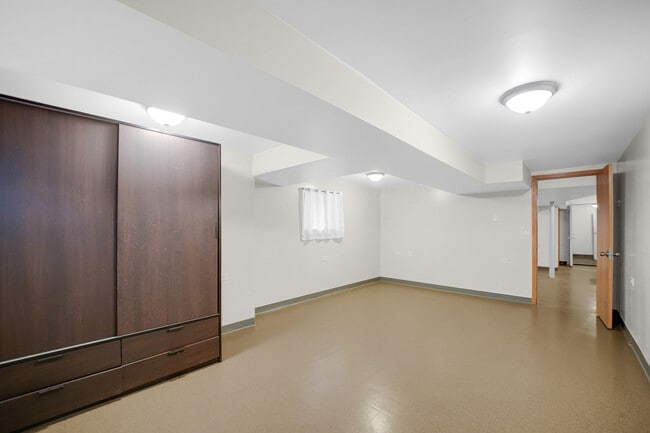 Foto del edificio - 8233 S Langley Ave