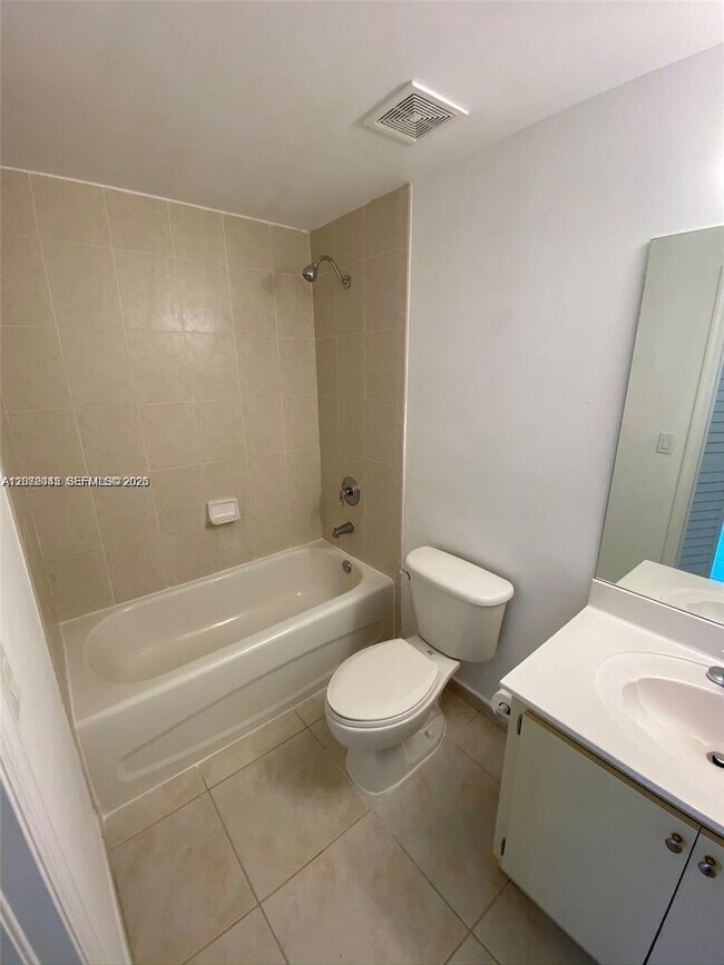 Foto del edificio - 7240 NW 114th Ave