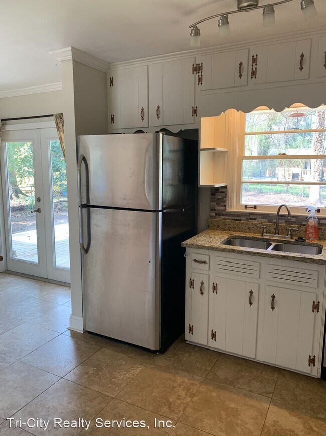 Foto del edificio - 3 br, 2 bath House - 212 Hilltop Drive