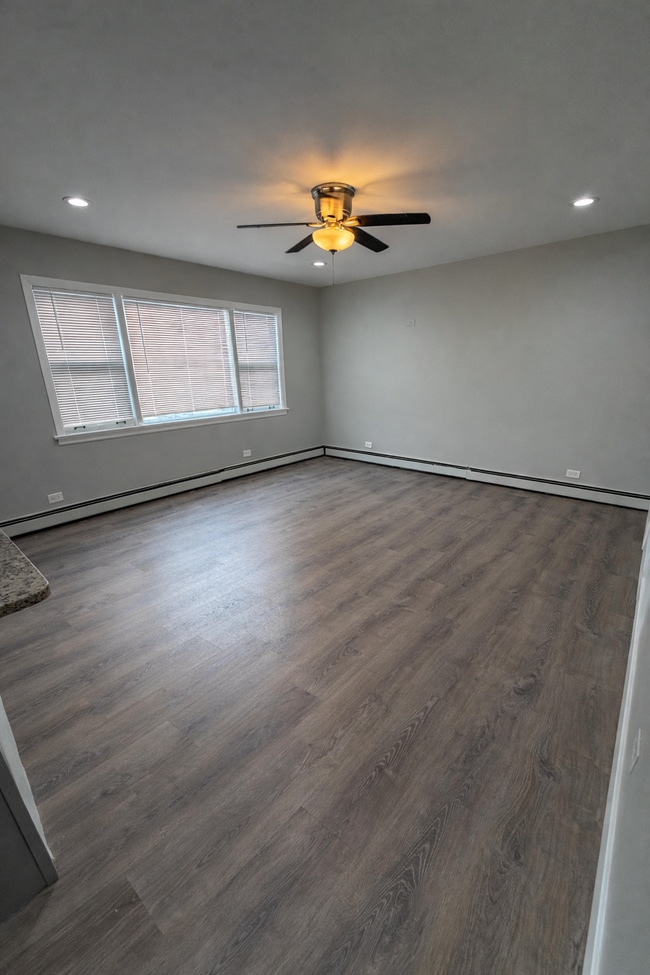 Foto del edificio - 5358 S Narragansett Ave