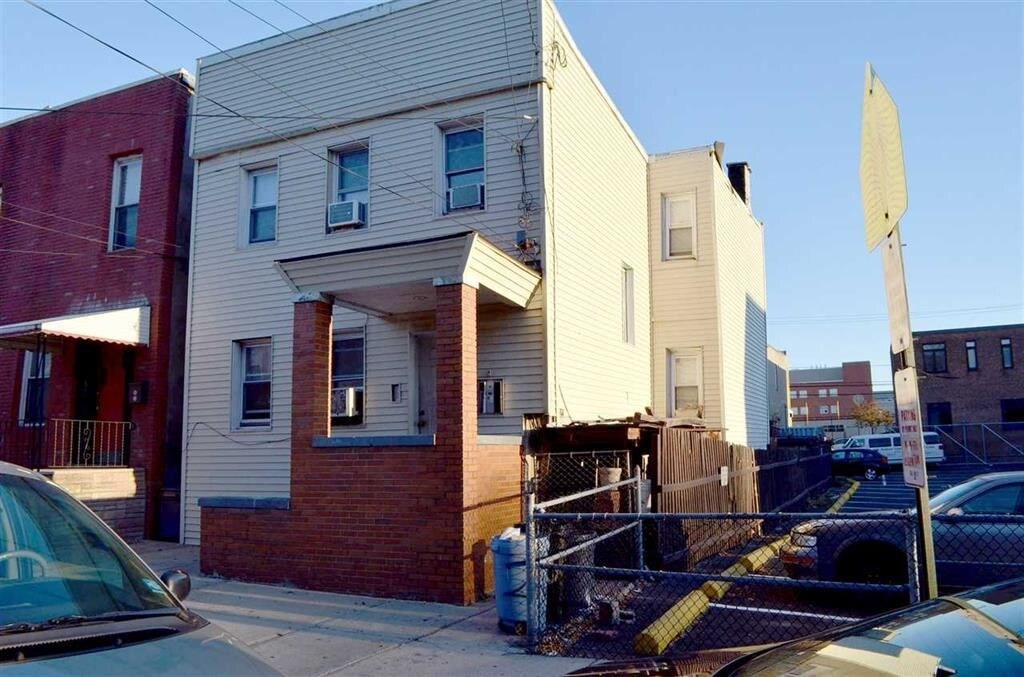Primary Photo - 210 53rd St