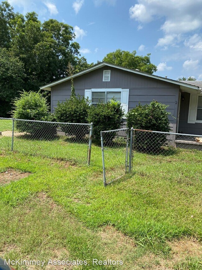 Foto del edificio - 3 br, 1 bath House - 621 Purifoy St
