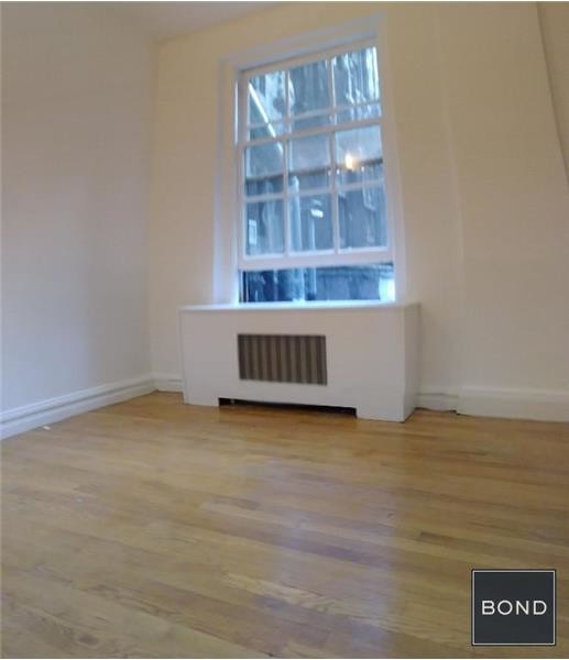 Foto del edificio - 35 W 8th St