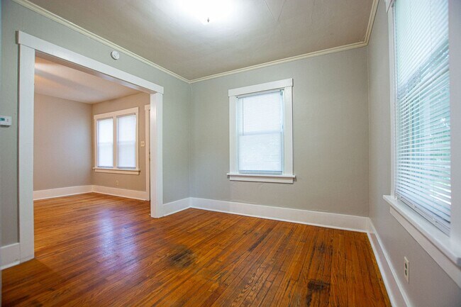 Foto del edificio - 2 Bedroom / 1 Bath Duplex with Garage in Askarben!
