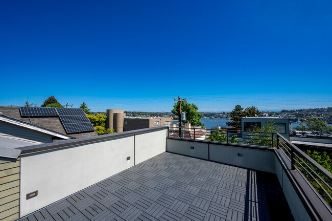 Foto del edificio - 2121 Waverly Pl N