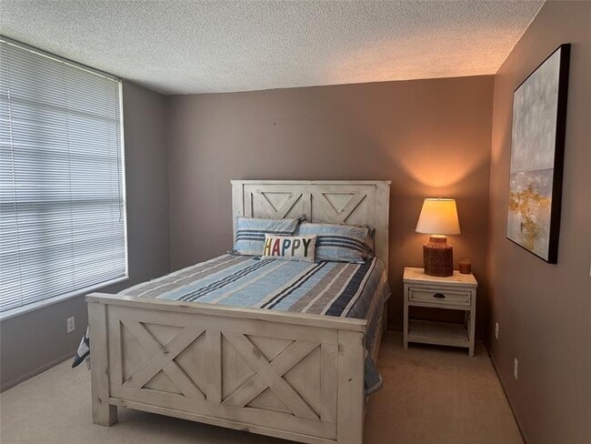 Foto del edificio - 605 Oaks Dr