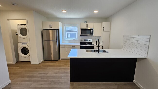 Photo du bâtiment - 11637-11684 84 Street NW