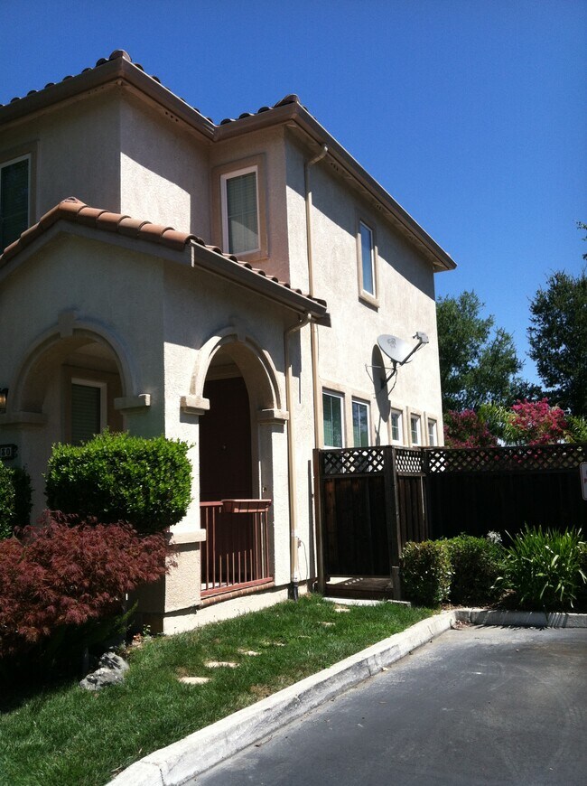 Building Photo - 30 Terraced Hills Cir