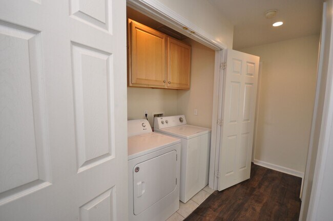 Foto del edificio - 707 Bagwell Ct