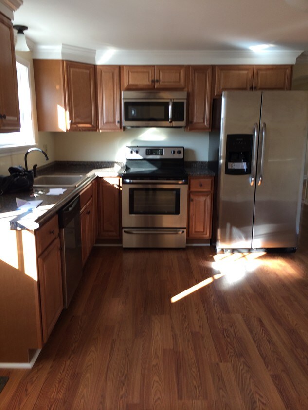 KITCHEN - 81 S Vine St