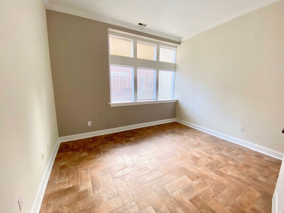 Primary Photo - 1600 Mt Vernon St