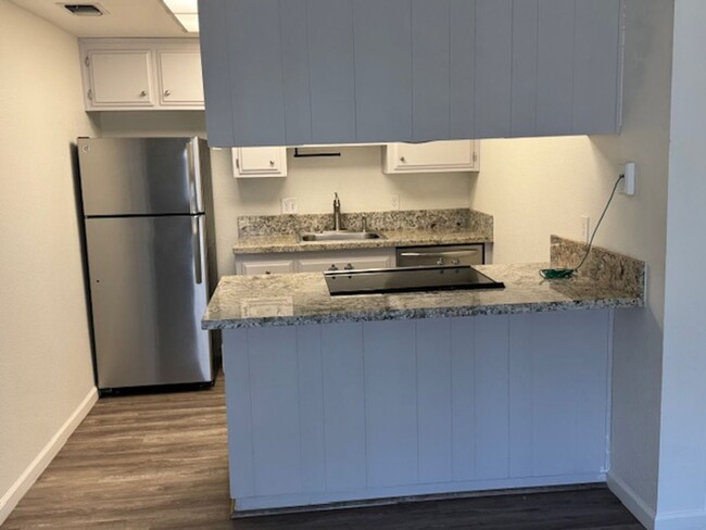 Foto del edificio - Updated 2 Bed / 1 Bath Duplex in Orangeval...