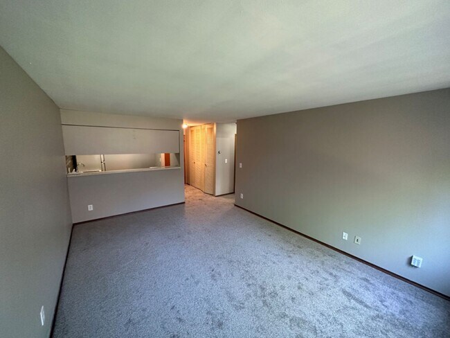 Building Photo - 5700 W Wahner Ave