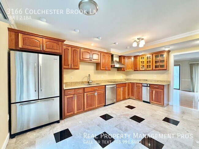 Building Photo - Stunning & Spacious TH- Backs to Beautiful...