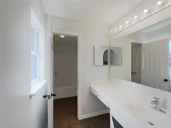Foto del edificio - 1725 Sunset Ridge Dr