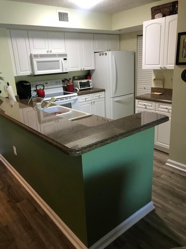 Building Photo - 236 Village Blvd