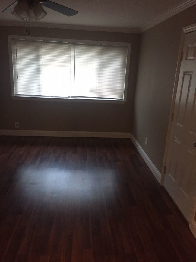 Foto del edificio - 1215 Sheridan Way
