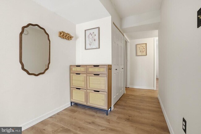 Building Photo - 3750 Clarendon Ave