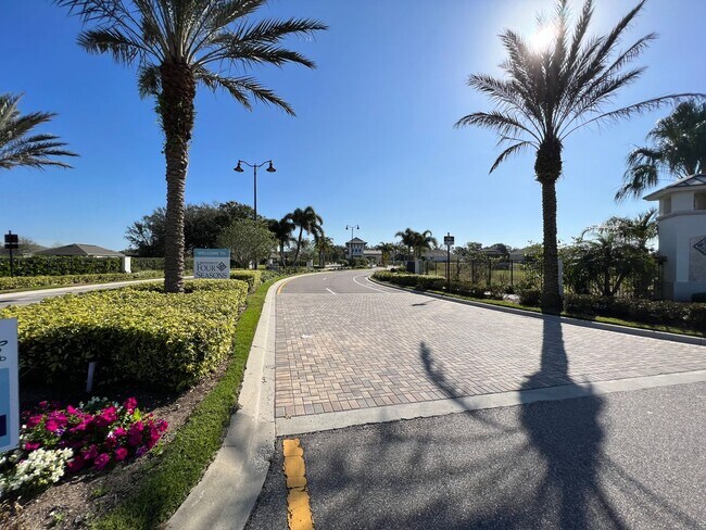 Foto del edificio - 55+ community in Four Seasons of Orlando 2 bedroom, 2 bathroom, with a 2 stall attached garage on...