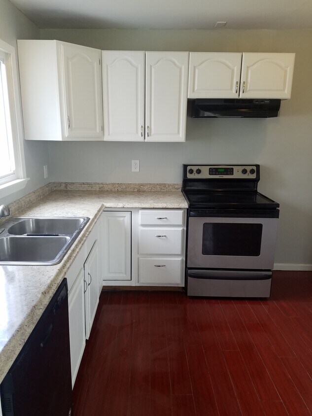 1909 Saunders Settlement Rd, Niagara Falls, NY 14304 Townhome Rentals