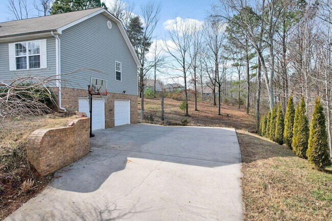 Building Photo - 217 Home Pl Ct SE