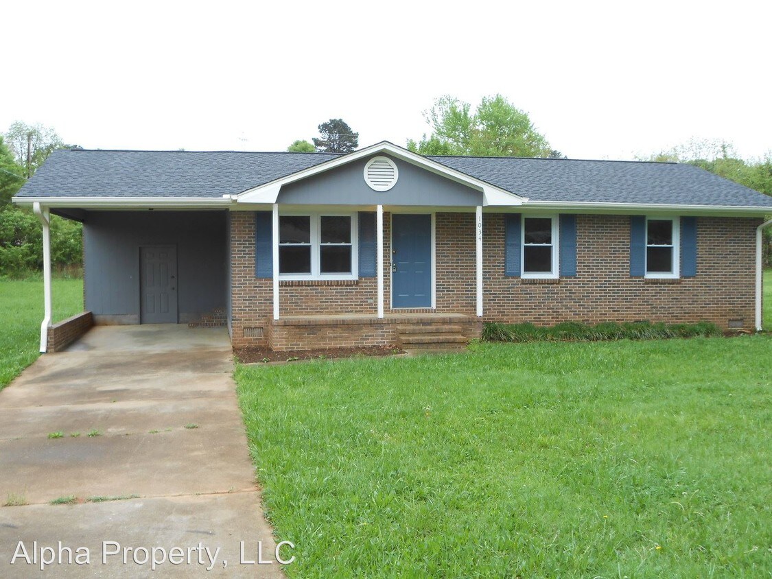 Foto principal - 3 br, 1 bath House - 1034 Hickory Lane