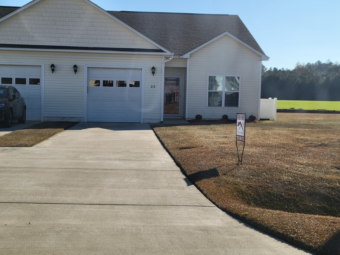 Primary Photo - 2205 Gardenview Ct