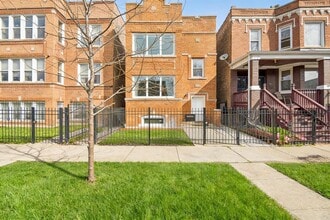 Building Photo - 4044 W Kamerling Ave