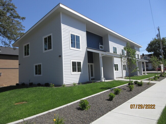 Wall Street Townhomes - brand new northside 2 br/1.5 bath fourplex - 1916 N Wall St