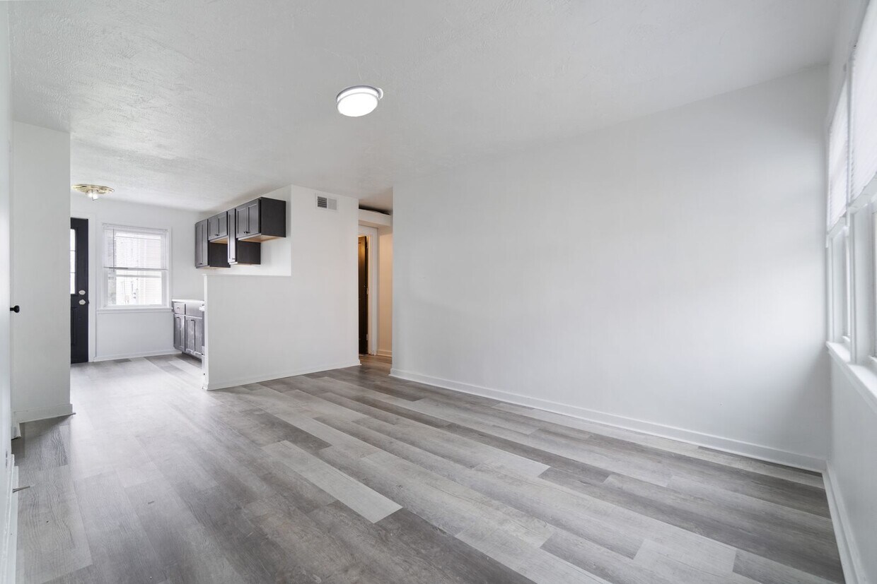 Primary Photo - Now Pre-leasing: 4BR Townhouses in Scenic ...