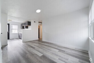 Building Photo - 26 Midland Heights Cir