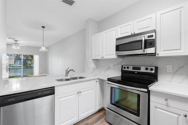 Foto del edificio - 8804 Riverside Ave
