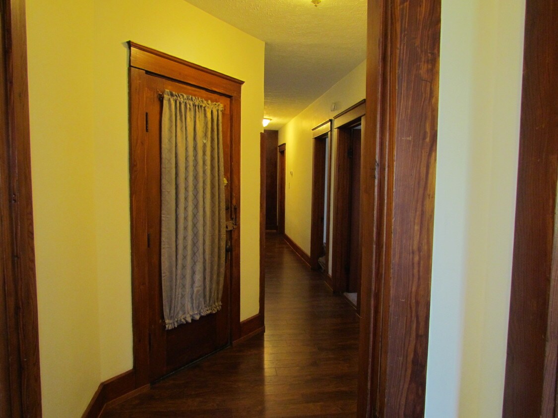 Entrance - 225 E Findlay St