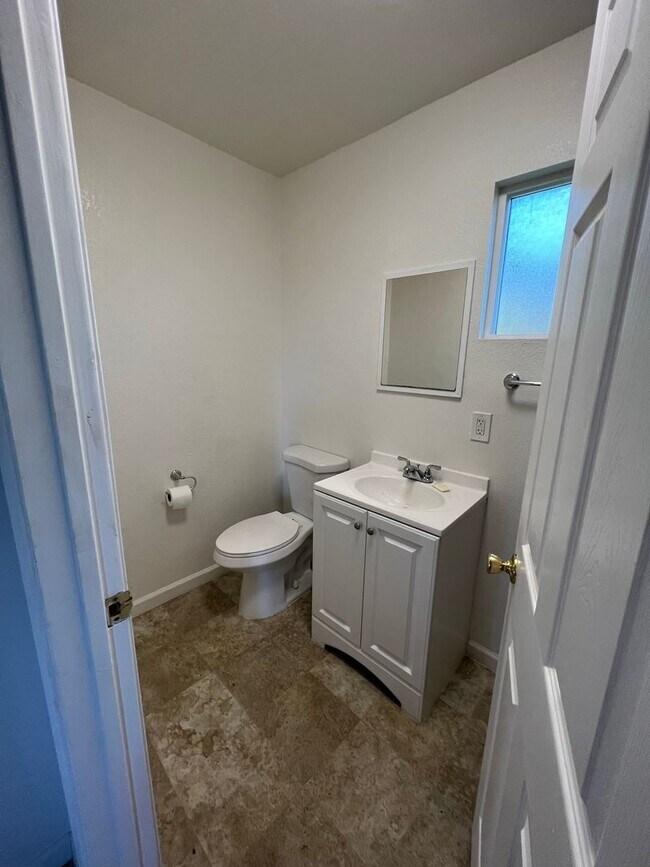 Building Photo - 2103 Elgin St