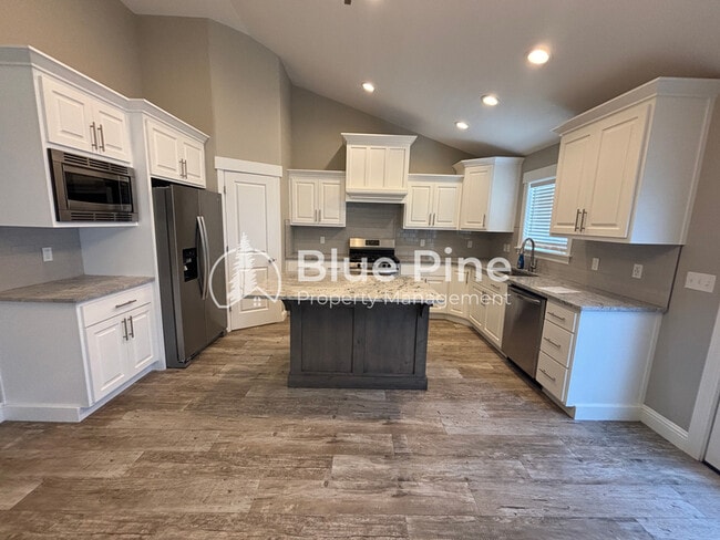 Building Photo - 5506 Eaglewood Dr